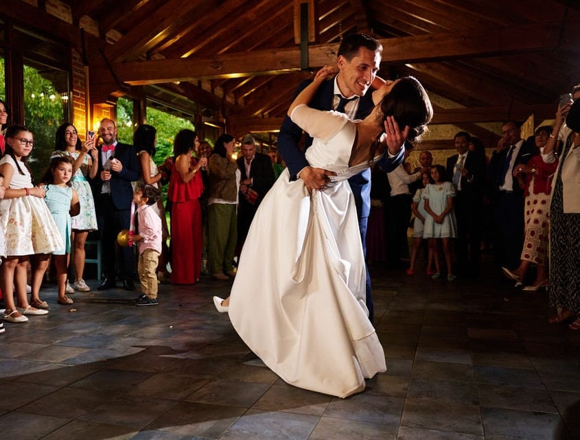 fiesta boda invitados fotomaton fotografia espontanea