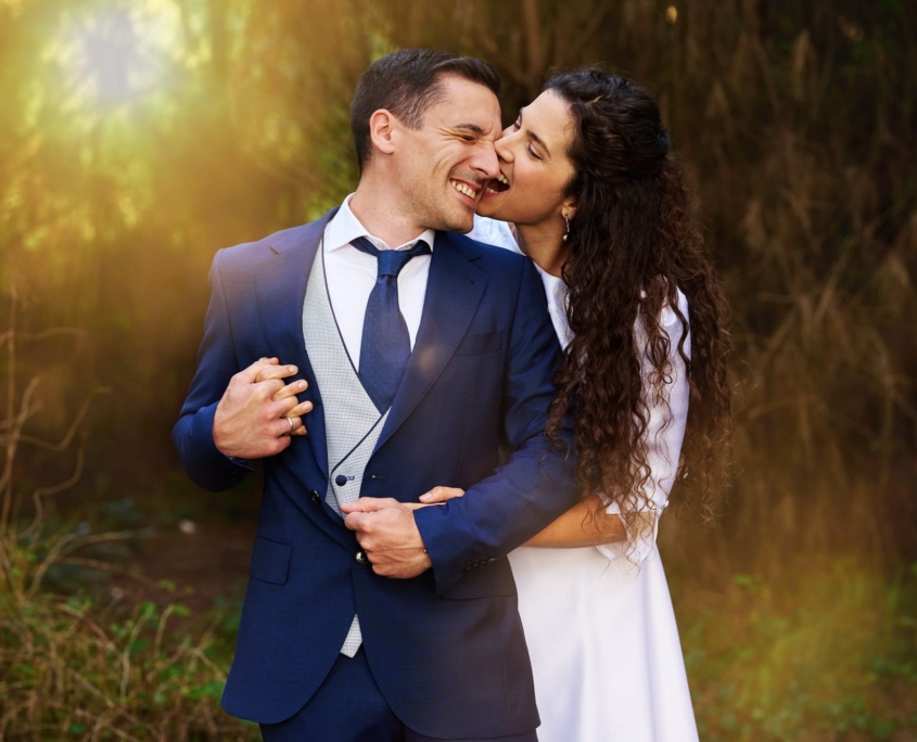 fotos de pareja boda naturales al atardecer
