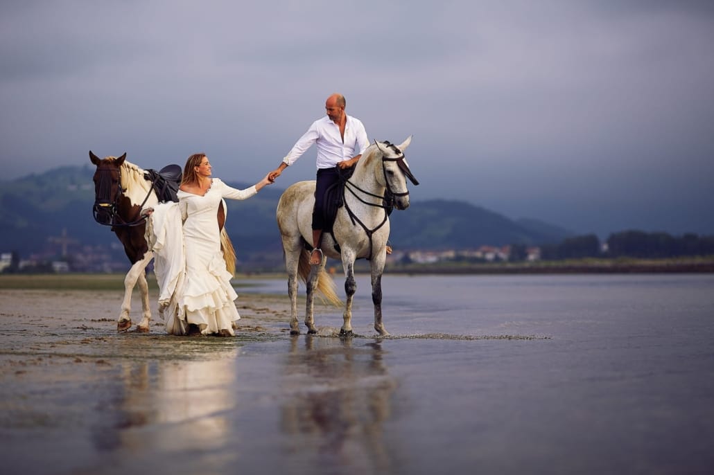 postboda con caballos en cantabria lreportaje de postboda con caballos en playa de Cantabria