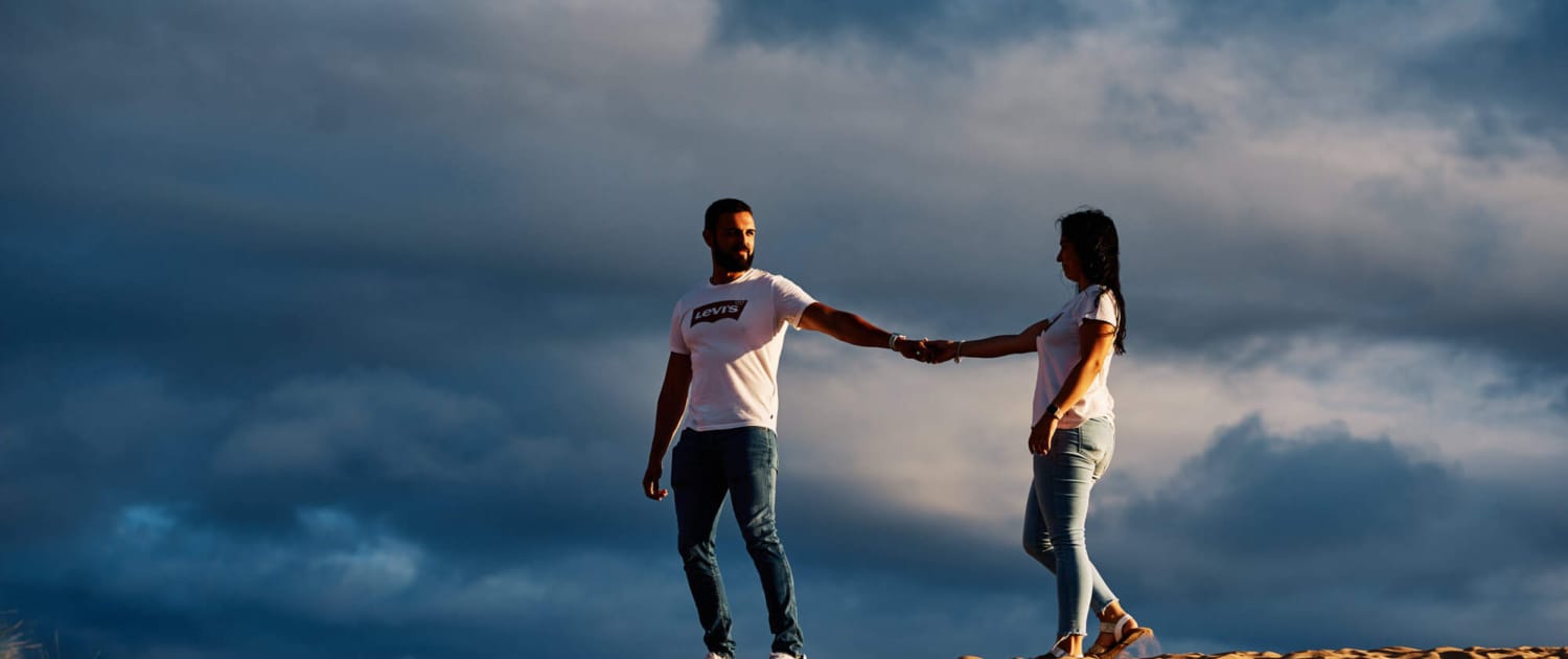 fotografo preboda cantabria sesion preboda cantabria pareja en la playa